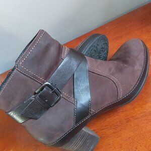 Clark's Artisan Boots Brown Suede sz 8.5M Zipper, Straps, Buckle, Leather Upper